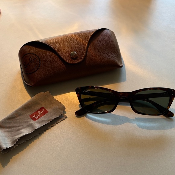 Ray-Ban Lady Burbank Sunglasses - Picture 2 of 9